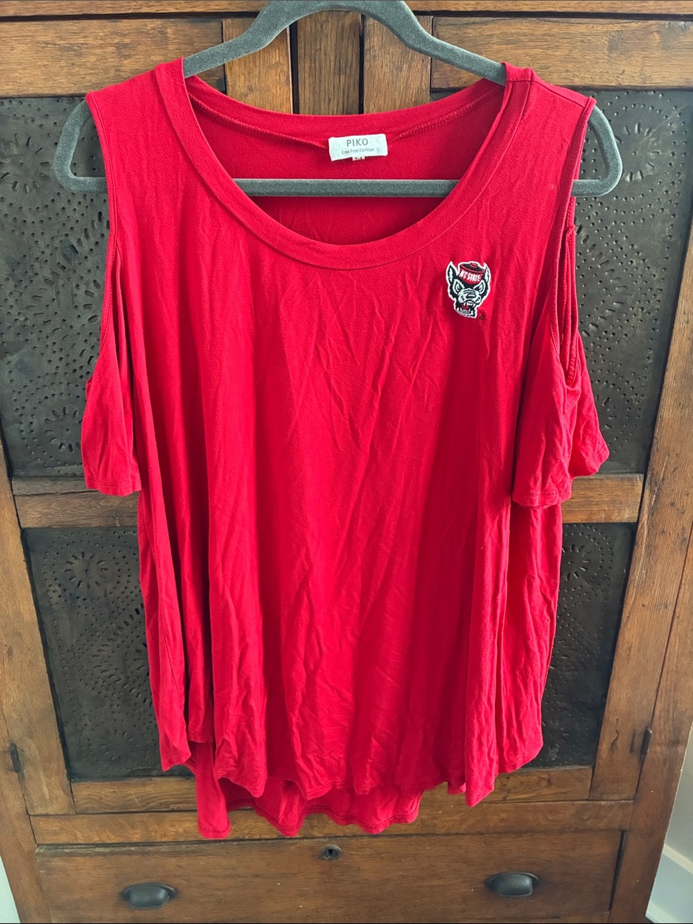 Piko 1988 Women's Bright Red Cold-Shoulder Tank with Embroidered Patch